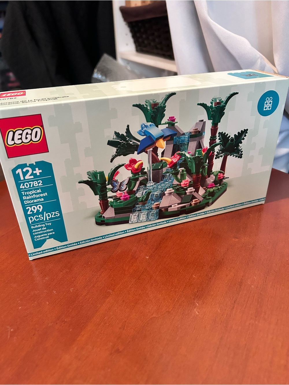 LEGO Limited Edition Tropical Rainforest Diorama GWP
